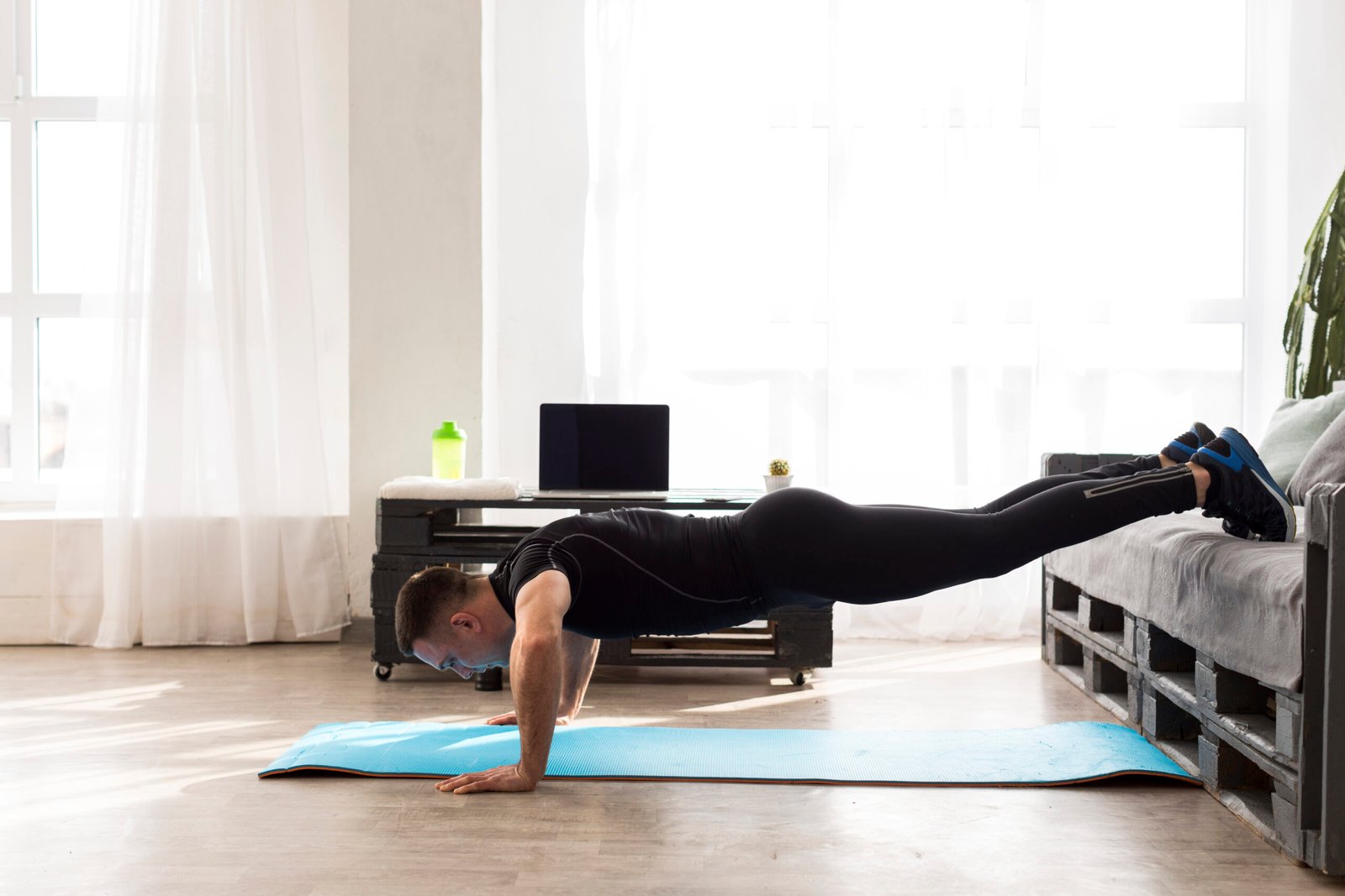 flexão declinada em casa exercicio peito calistenia